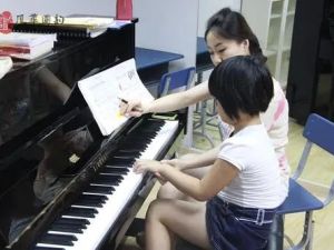 《鑫然学琴，不可错过的钢琴技巧大师课》钢琴启蒙课